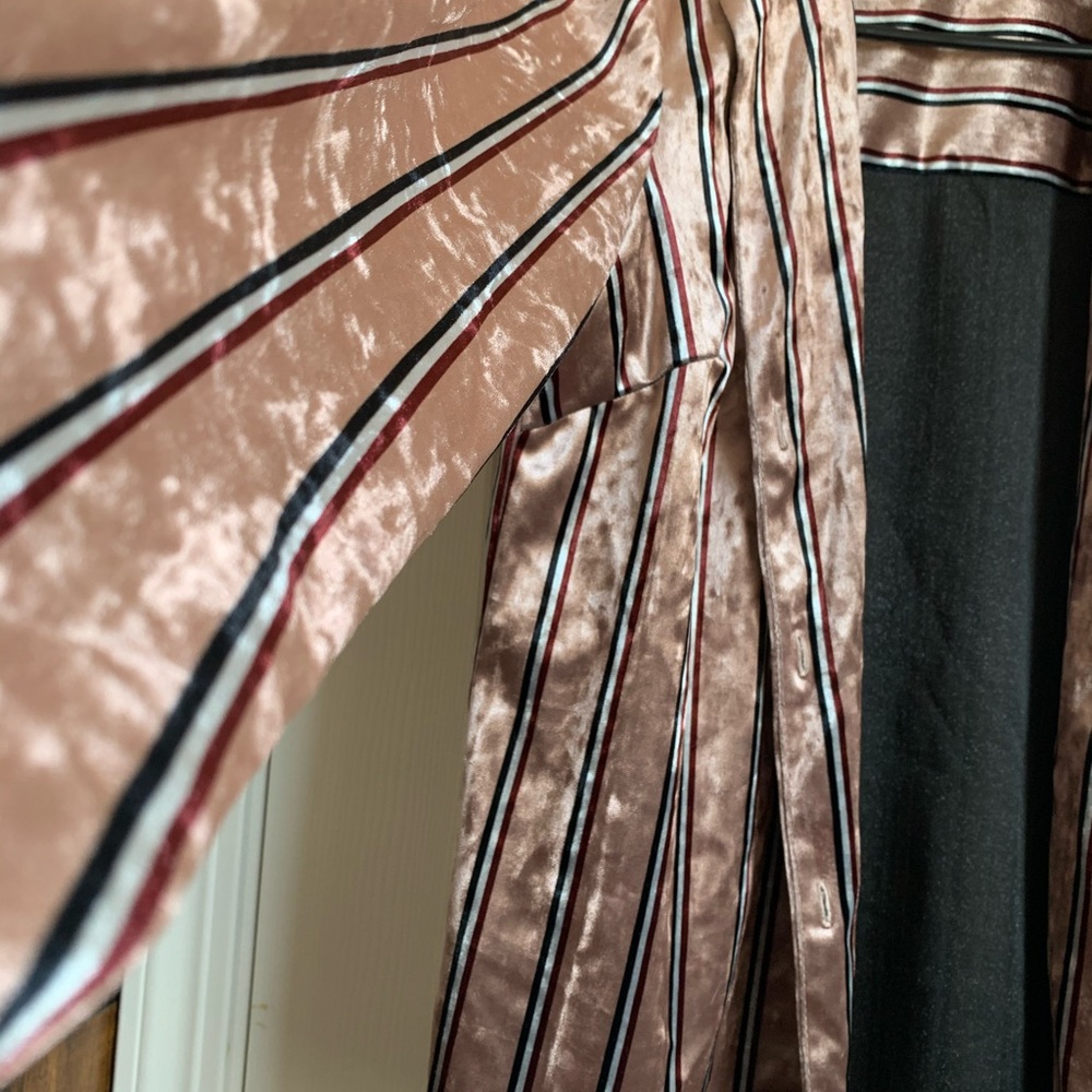 Button up - Picture 3 of 6